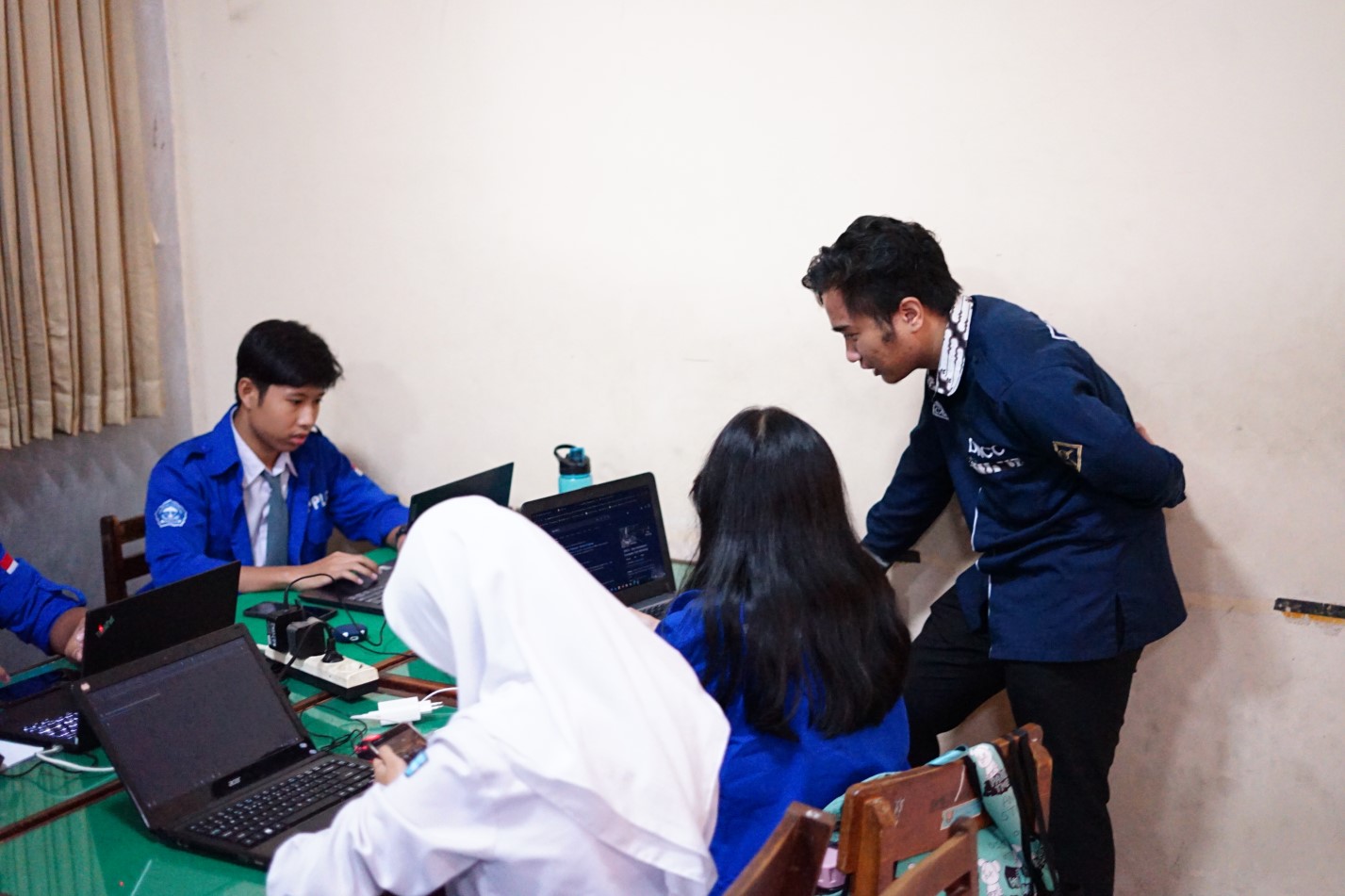 Pelatihan jaringan kepada siswa SMKN 8 Semarang